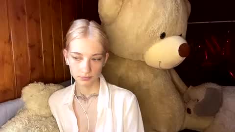 Snapshot of janicesivertsen chatting on 06.29.26 Elsa online show from 06.29.26