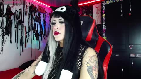 Snapshot of janna_ink chatting on 01.06.25 online show from 01.06.25