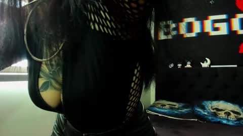 Snapshot of janna_ink chatting on 02.26.25 online show from 02.26.25