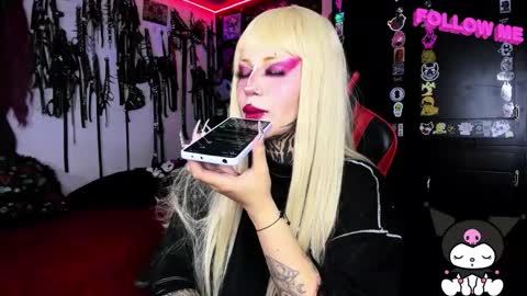 Snapshot of janna_ink chatting on 10.10.25 online show from 10.10.25