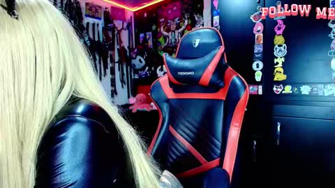 Snapshot of janna_ink chatting on 11.14.25 online show from 11.14.25