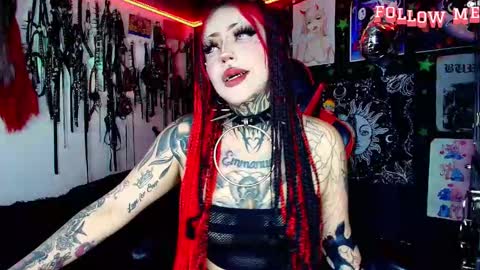 Snapshot of janna_ink chatting on 12.01.25 online show from 12.01.25