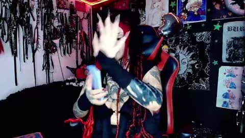 Snapshot of janna_ink chatting on 12.03.25 online show from 12.03.25