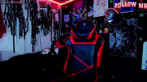 Snapshot of janna_ink chatting on 12.13.25 online show from 12.13.25