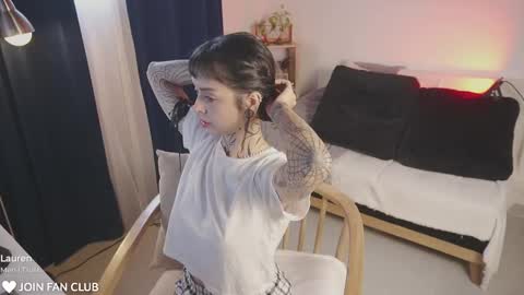   jmaybe e online show from 11.28.25