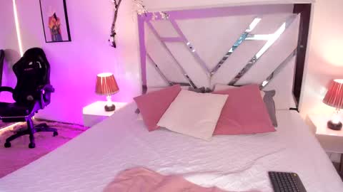 Snapshot of jasmincollin25 chatting on 05.31.26 JASMIN online show from 05.31.26
