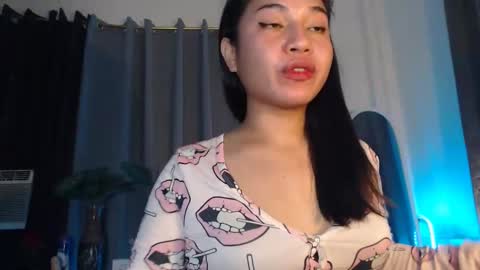 Snapshot of jasmine_arousal chatting on 12.14.25 JASMINE online show from 12.14.25