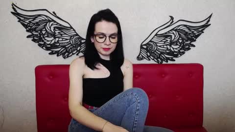 Snapshot of jasminekouch chatting on 02.07.25 JasmineKouch online show from 02.07.25