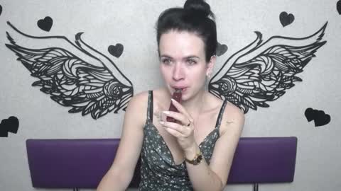 Snapshot of jasminekouch chatting on 10.05.25 JasmineKouch online show from 10.05.25