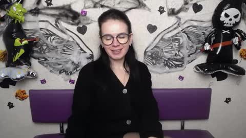 Snapshot of jasminekouch chatting on 10.18.25 JasmineKouch online show from 10.18.25