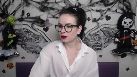 Snapshot of jasminekouch chatting on 10.19.25 JasmineKouch online show from 10.19.25