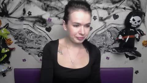 Snapshot of jasminekouch chatting on 10.28.25 JasmineKouch online show from 10.28.25