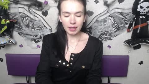 Snapshot of jasminekouch chatting on 11.05.25 JasmineKouch online show from 11.05.25