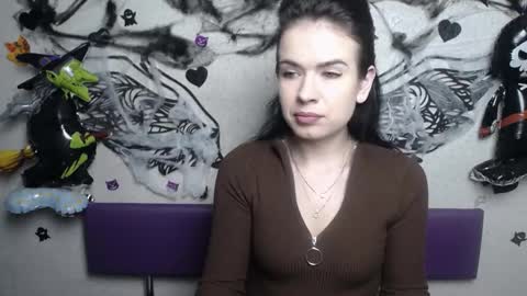 Snapshot of jasminekouch chatting on 11.08.25 JasmineKouch online show from 11.08.25