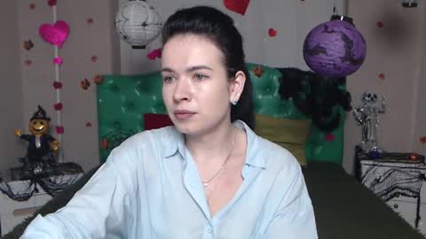 Snapshot of jasminekouch chatting on 11.16.25 JasmineKouch online show from 11.16.25