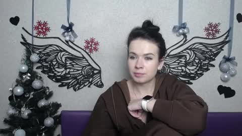 Snapshot of jasminekouch chatting on 12.13.25 JasmineKouch online show from 12.13.25