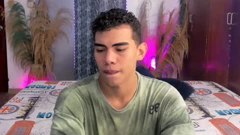 Snapshot of javierascencio chatting on 12.15.25 javi15 online show from 12.15.25