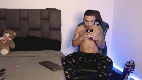 Snapshot of javiercarrera222 chatting on 02.08.25 Javier online show from 02.08.25