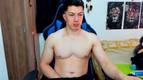 Snapshot of javiersexymann chatting on 12.03.24 Javier online show from 12.03.24