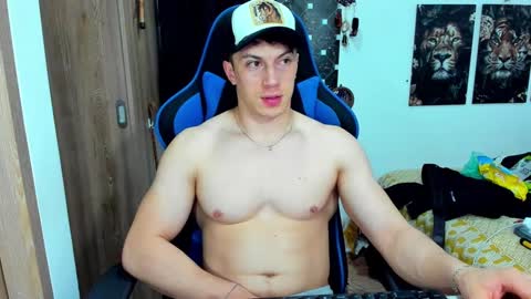 Snapshot of javiersexymann chatting on 12.17.24 Javier online show from 12.17.24