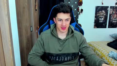 Snapshot of javiersexymann chatting on 12.17.24 Javier online show from 12.17.24