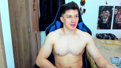 Snapshot of javiersexymann chatting on 12.27.24 Javier online show from 12.27.24