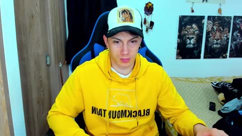 Snapshot of javiersexymann chatting on 01.14.25 Javier online show from 01.14.25