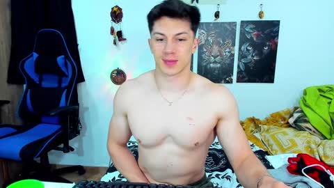 Snapshot of javiersexymann chatting on 01.28.25 Javier online show from 01.28.25