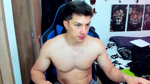 Snapshot of javiersexymann chatting on 02.18.25 Javier online show from 02.18.25