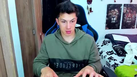 Snapshot of javiersexymann chatting on 02.18.25 Javier online show from 02.18.25