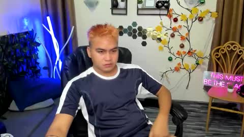 Snapshot of jay_hotcummer chatting on 12.18.25 JL online show from 12.18.25