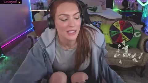 Snapshot of jaybeitsme chatting on 11.28.25 JennyBlighe online show from 11.28.25