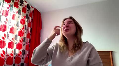 Snapshot of jaymiefeighner chatting on 04.10.26 Mia online show from 04.10.26