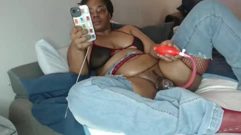 Snapshot of jaysowett chatting on 12.05.25 jaysowett online show from 12.05.25