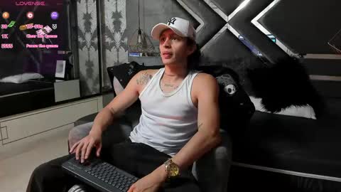 Snapshot of jaytaylorr chatting on 04.28.26 Jay Taylor online show from 04.28.26