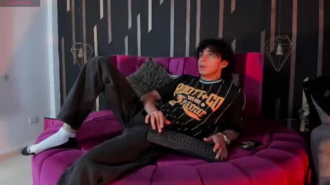 Snapshot of jaytaylorr chatting on 05.02.26 Jay Taylor online show from 05.02.26