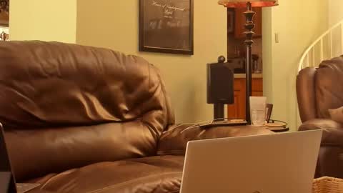 Snapshot of jdineuless chatting on 10.22.25 JDinEuless online show from 10.22.25