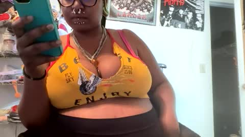 Snapshot of jdx00 chatting on 11.17.25 jdx00 online show from 11.17.25