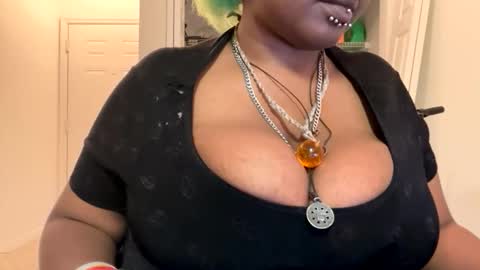 Snapshot of jdx00 chatting on 11.30.25 jdx00 online show from 11.30.25