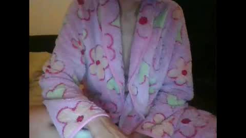 Snapshot of je_melody chatting on 11.01.25 EJ Melody online show from 11.01.25