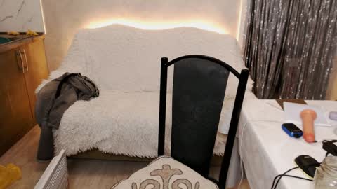 Snapshot of jealousangel chatting on 12.12.24 Angel online show from 12.12.24