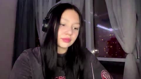 Snapshot of jeaneburroughs chatting on 12.16.25 Jeane online show from 12.16.25