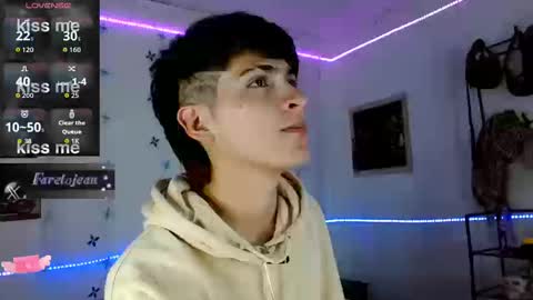 Snapshot of jeanfarelo chatting on 09.20.25 Jean online show from 09.20.25