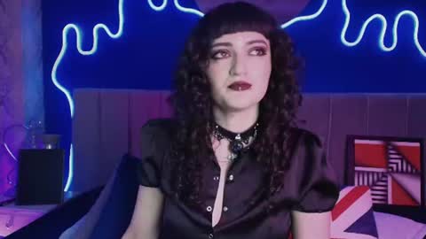Snapshot of jeannesabatier chatting on 06.23.26 Jean online show from 06.23.26