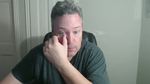 Snapshot of jeb5150 chatting on 10.23.25 JE online show from 10.23.25