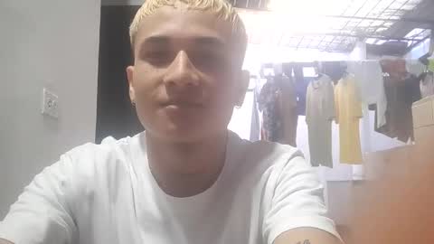 Snapshot of jeic_18 chatting on 10.04.25 jeic 18 online show from 10.04.25