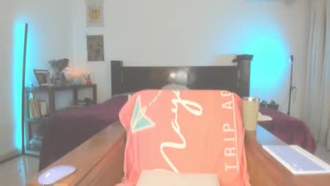 Snapshot of jeinsssgreys chatting on 12.20.25 Greys online show from 12.20.25