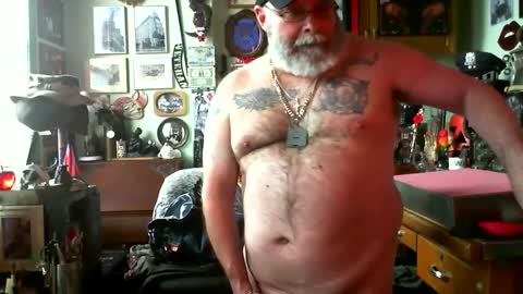 Snapshot of jello9 chatting on 02.27.25 Jello9 online show from 02.27.25