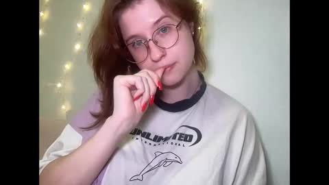 Snapshot of jelly_gum chatting on 12.22.24 Inna online show from 12.22.24