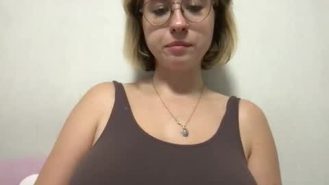 Snapshot of jelly_gum chatting on 09.20.25 Inna online show from 09.20.25